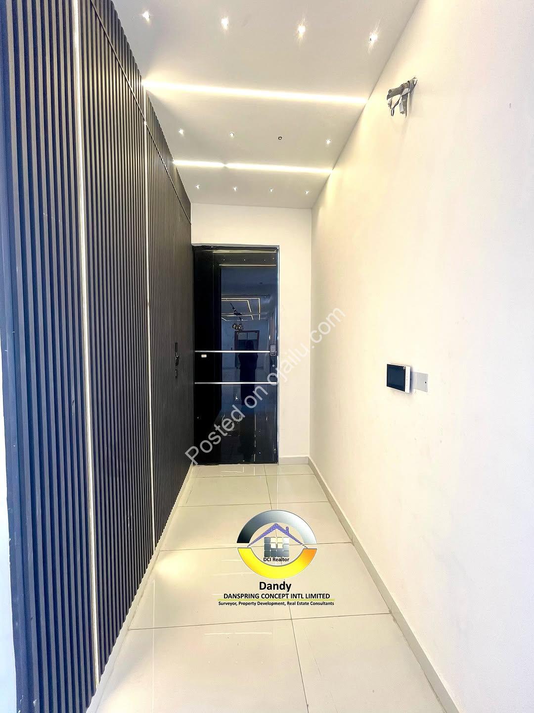 Opulent 5-Bedroom Estate with Resort-Style Pool in Lekki