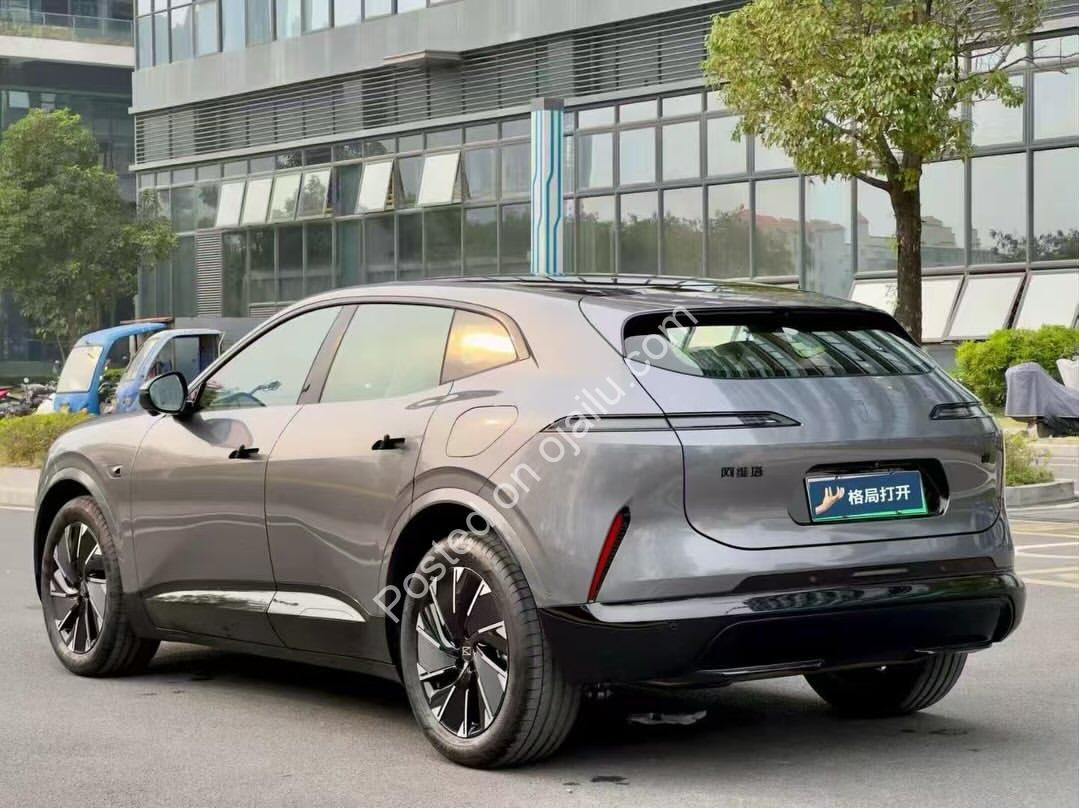 2025 Avatr 07: Futuristic Luxury SUV, No Range Anxiety