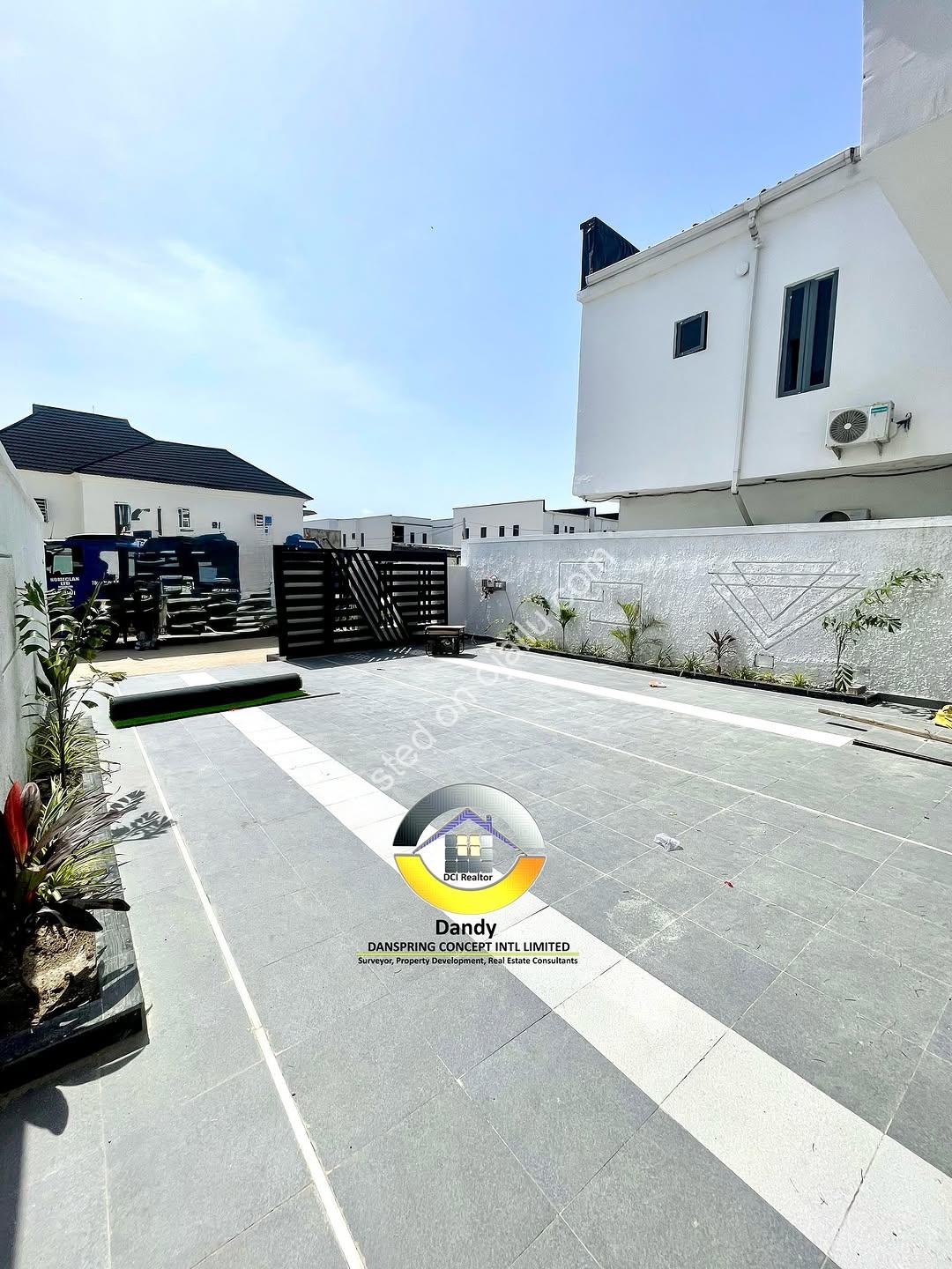 Lekki’s Ultimate 5-Bedroom Oasis with Pool & Rooftop