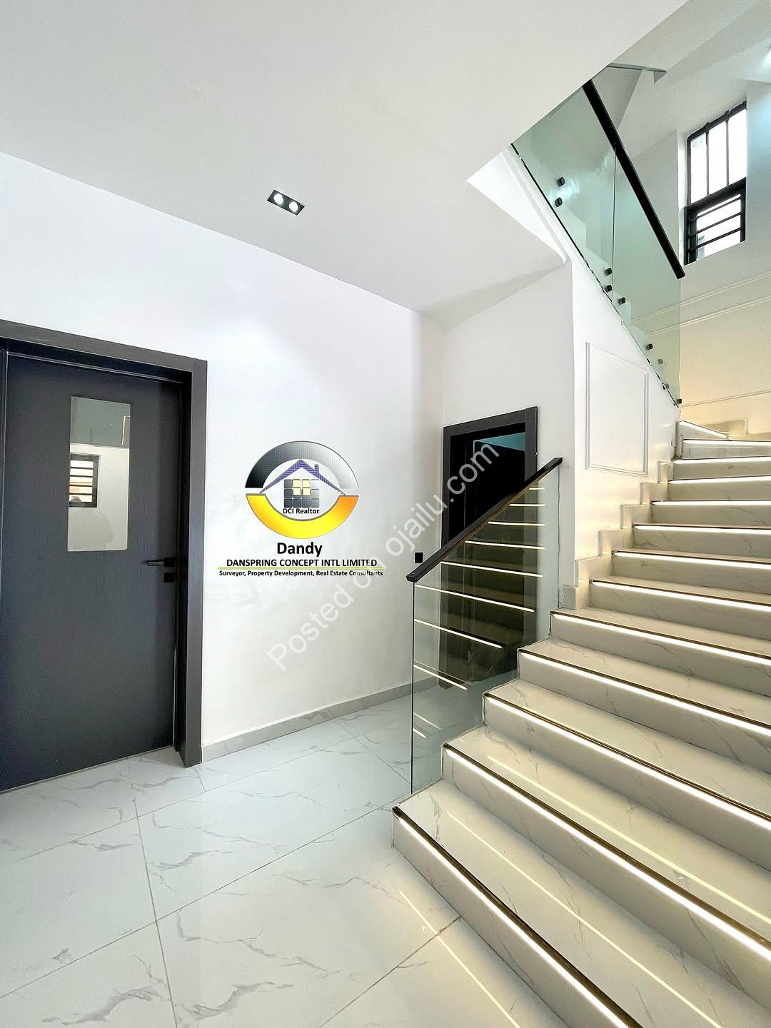 Lekki’s Grand 5-Bedroom Oasis with BQ