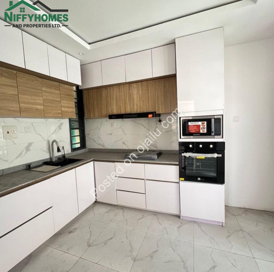 Spacious 4-Bed Duplex with Pool in Ologolo