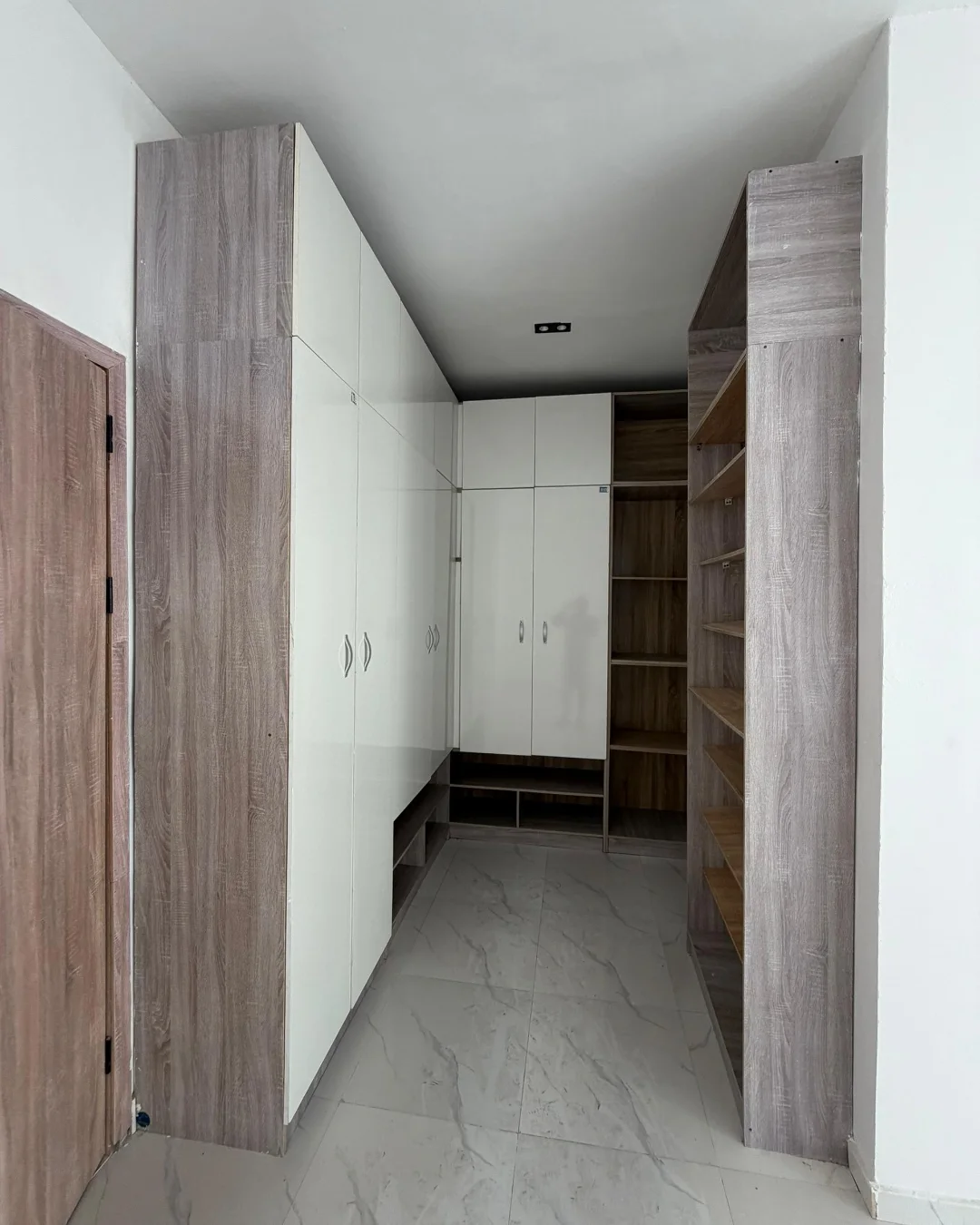 Dream Family Haven: 4BR Terrace Duplex in Prime Ikota