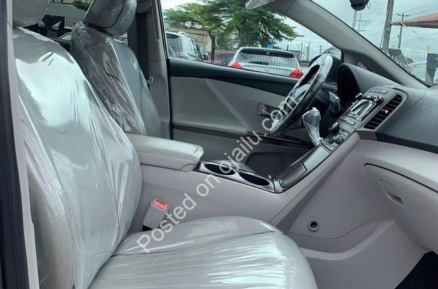 2011 Toyota Venza: Panoramic Luxury, Sharp & Ready to Travel