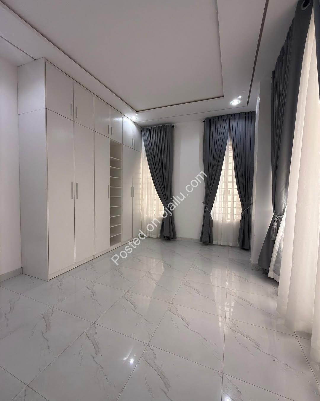 Sangotedo Sanctuary: Brand New 5-Bed Duplex with Resort-Style Pool