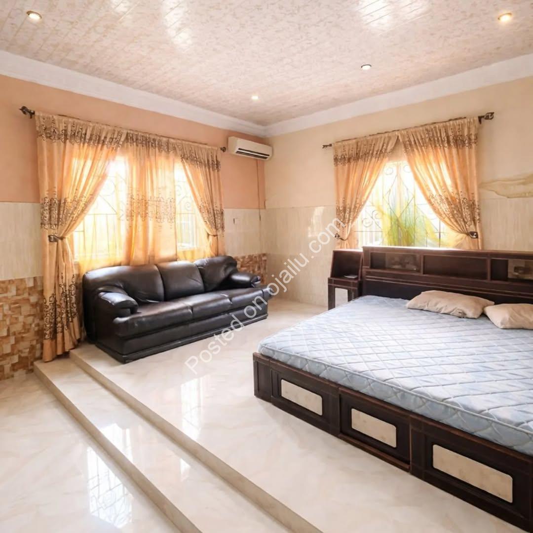 Spacious 5-Bedroom Family Haven with Security