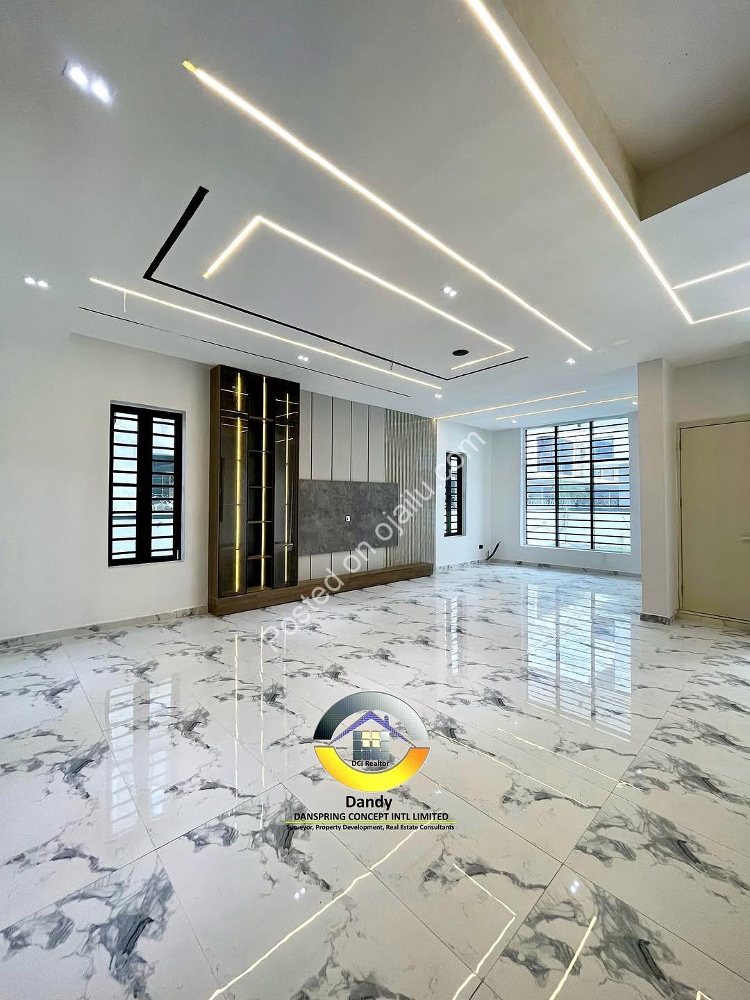 Opulent 5-Bed Haven with Pool in Lekki