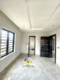 Luxury Ikota Maisonettes: Ensuite Living, Walk-In Closet & Balcony