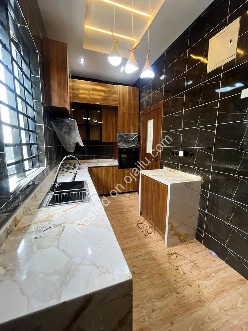 Lekki’s Finest: Spacious 4-Bed Duplex in Secure Estate