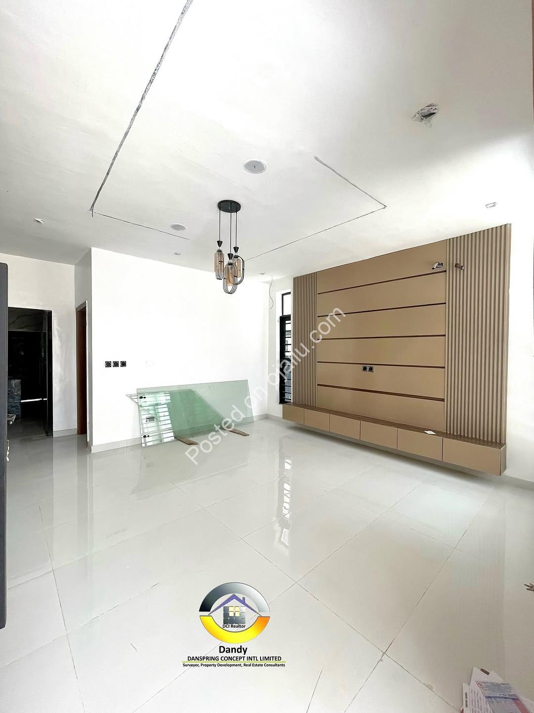 Lekki’s Finest: 4-Bed Ensuite Duplex with Walk-In Closet