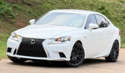 2017 Lexus LX570: Pristine & Unregistered