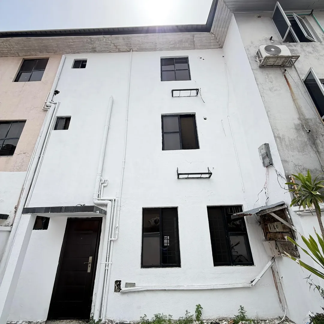 Elegant 4-Bedroom Haven with BQ in Lekki Phase 1