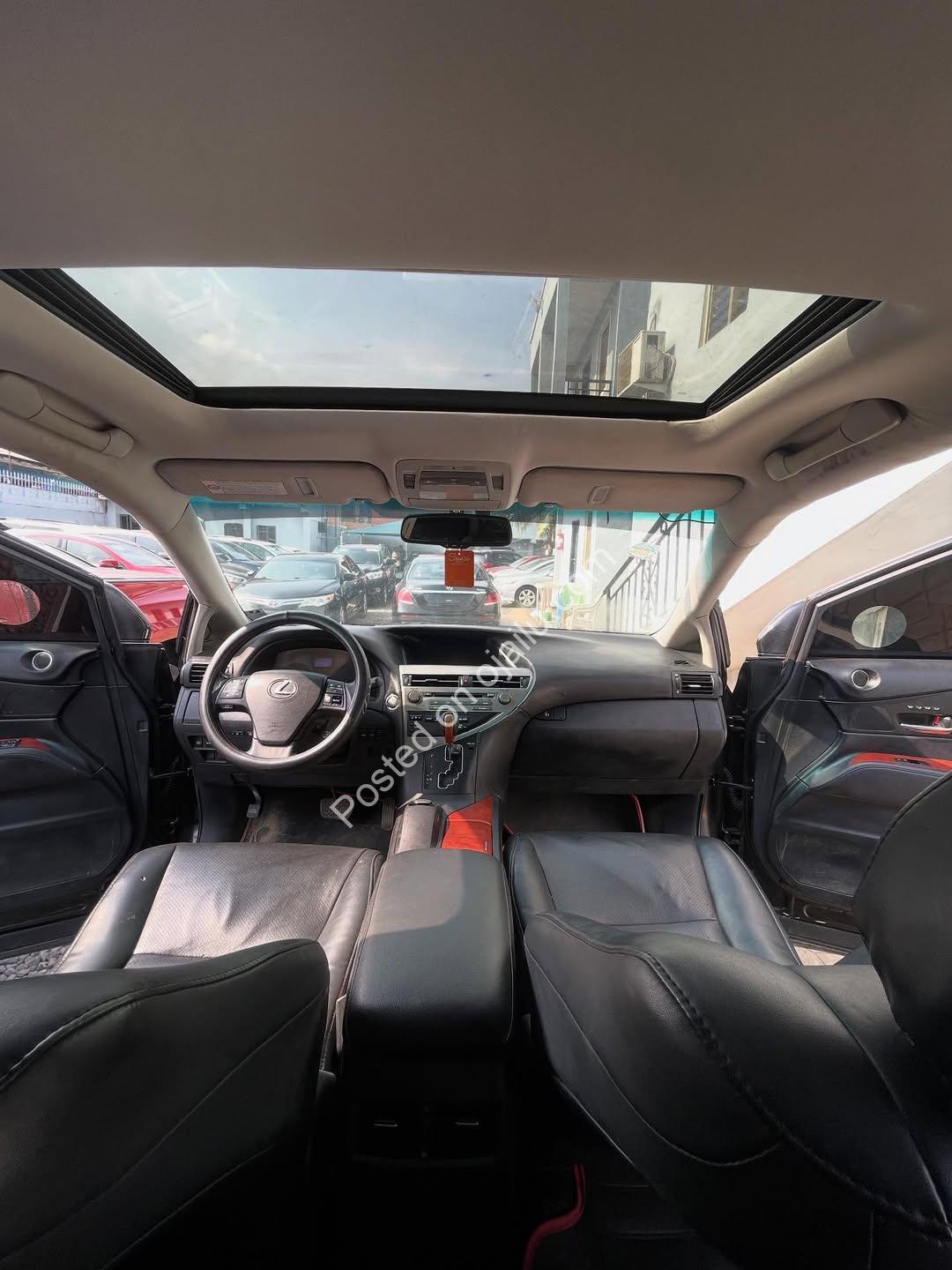 Head-Turning Lexus RX350: Full Option, Heads-Up Display