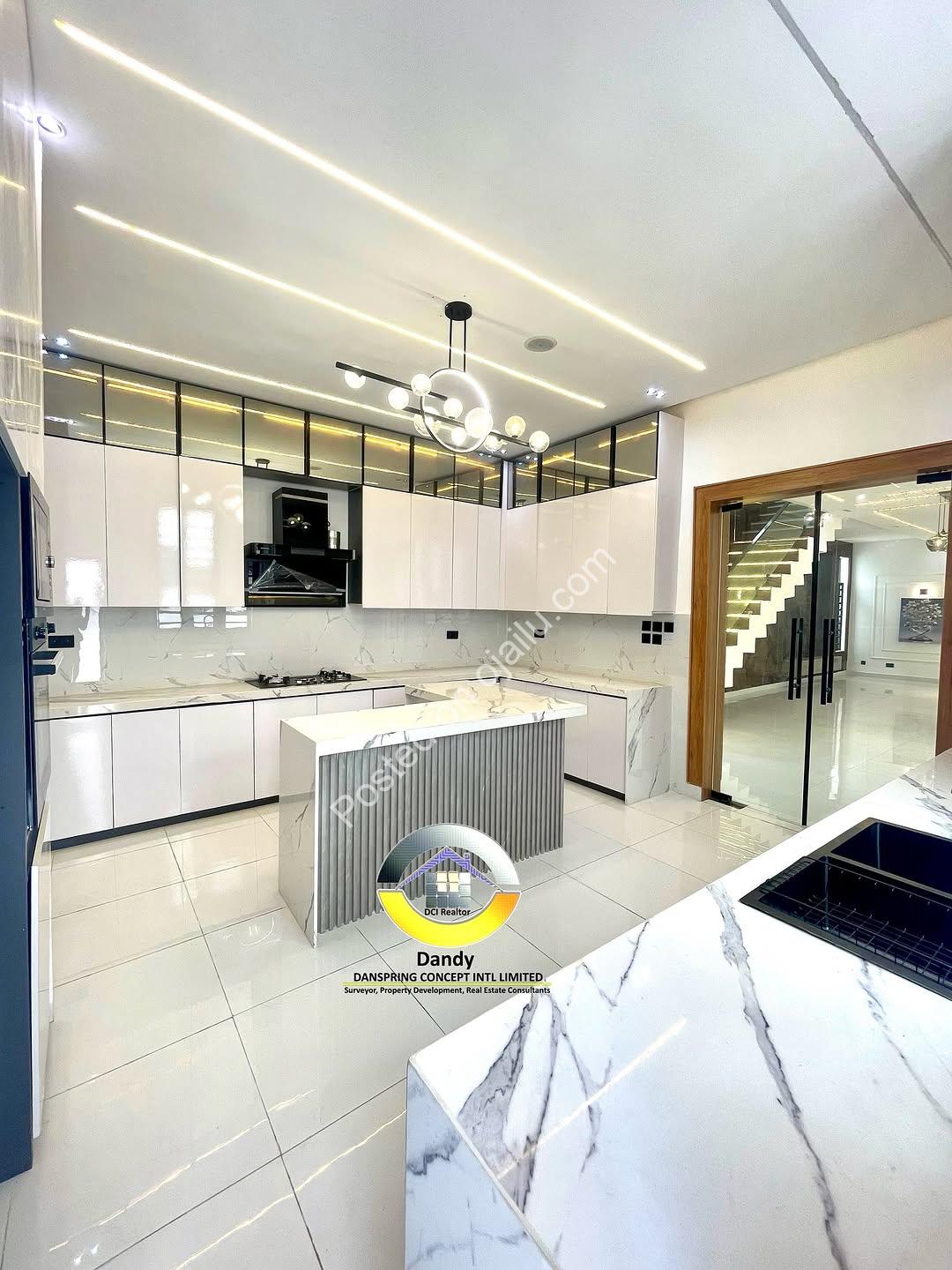 Opulent 5-Bedroom Estate with Resort-Style Pool in Lekki