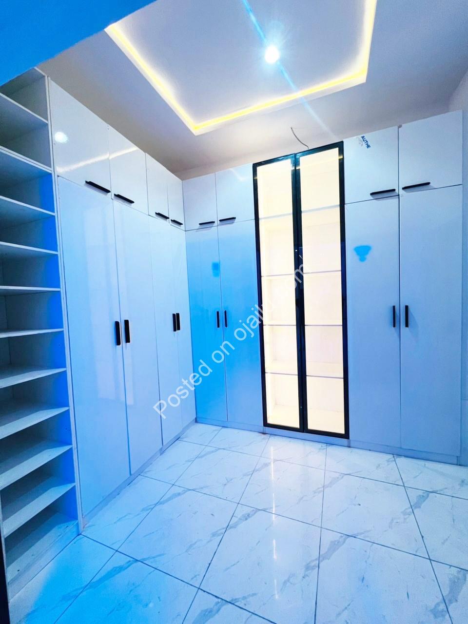 Exquisite 6-Bedroom Duplex with Pool & Elevator in Ikota