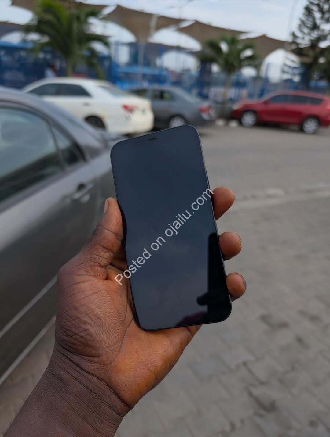 Unlock Premium UK iPhone 12 – Stunning Value & Performance!