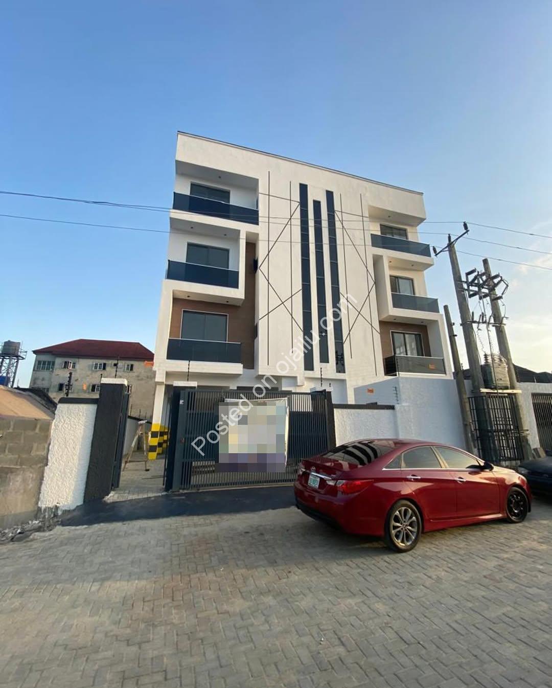 Lekki’s New Road Gem: 2-Bed Ensuite with Pool