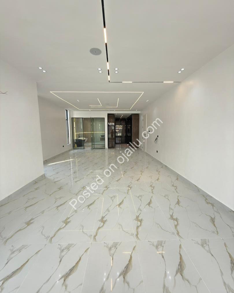 5-Bedroom Lekki Oasis: Pool, Cinema & Rooftop Paradise