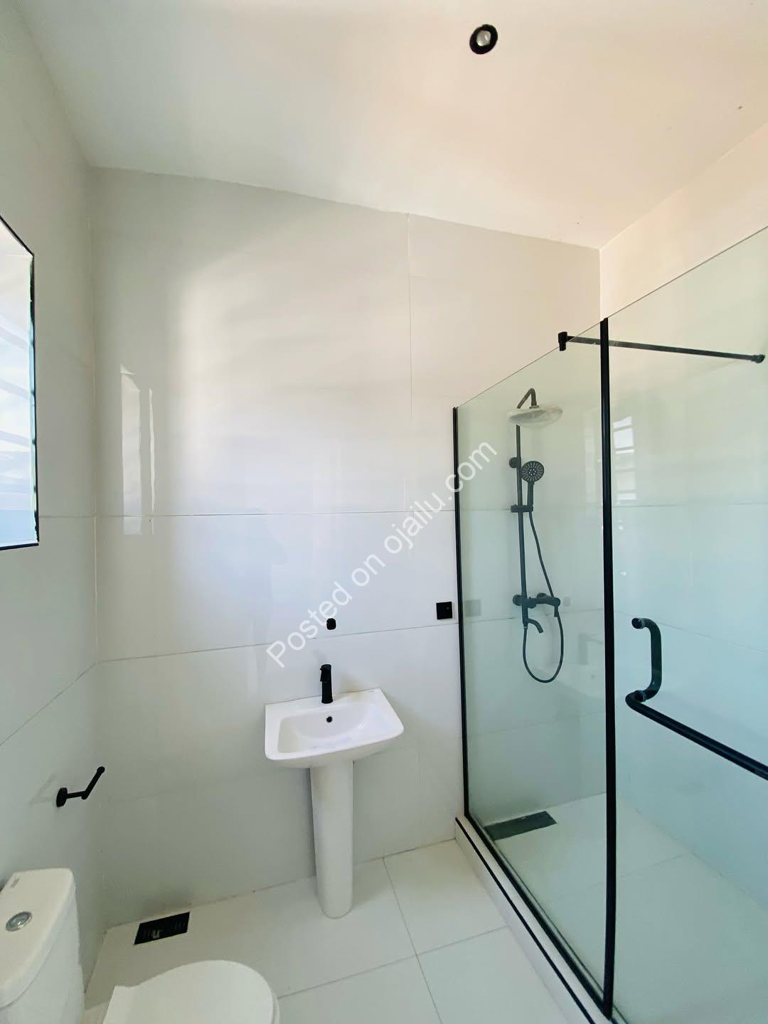 Chevron’s Crown Jewel: 5-Bed Poolside Estate