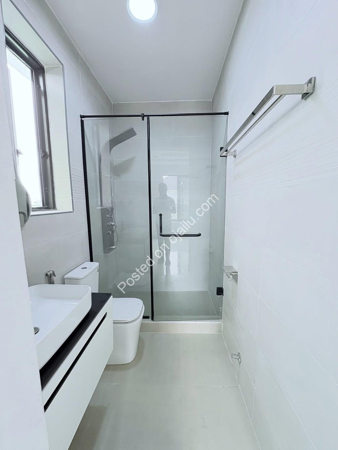 Ultimate 6-Bedroom Estate with Cinema & Pool in Ajah