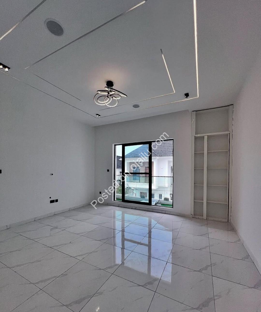 Chevron’s Finest: 5-Bedroom Haven with BQ