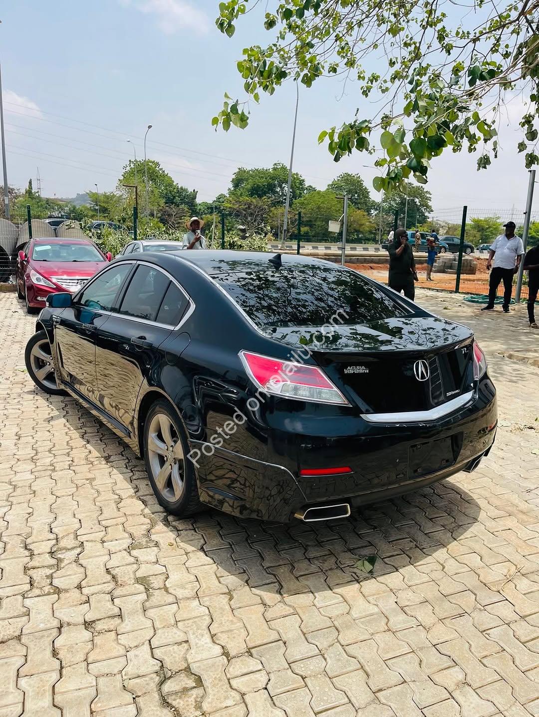 Luxury Lexus ES350: Keyless, Sunroof, Smooth Drive