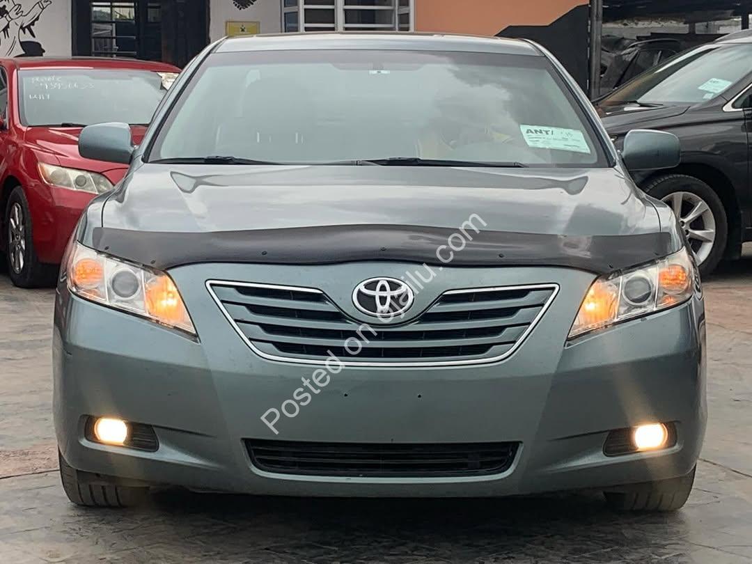 Unbeatable 2007 Camry XLE: V6 Power & Premium Features