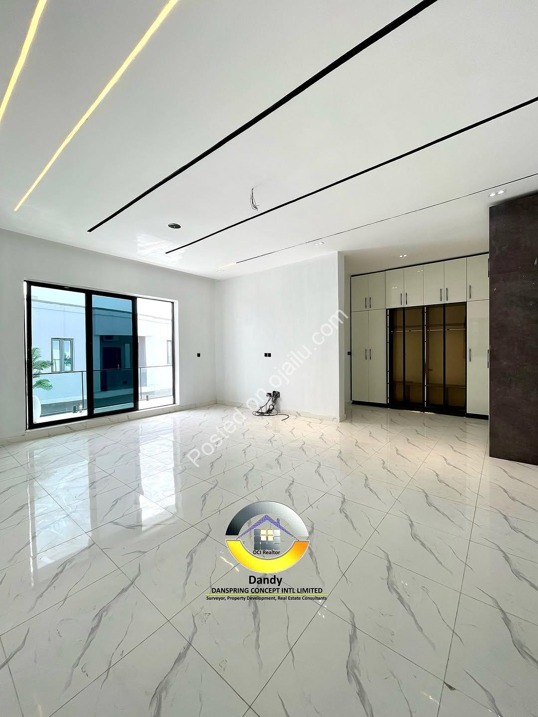 Opulent 5-Bed Haven with Pool in Lekki