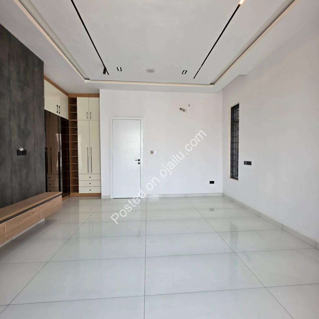 Smart 4-Bed Lekki Haven: Ensuite Luxury & BQ