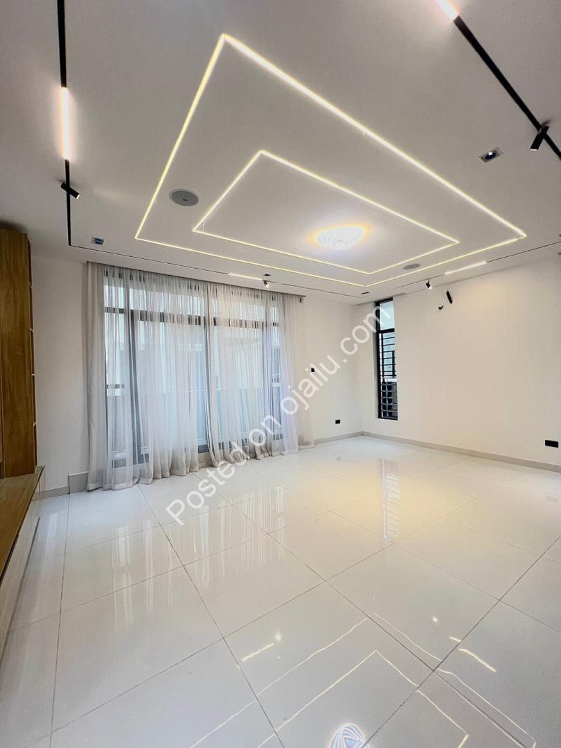 Elegant 5-Bed Dulex with Private Pool & Cinema