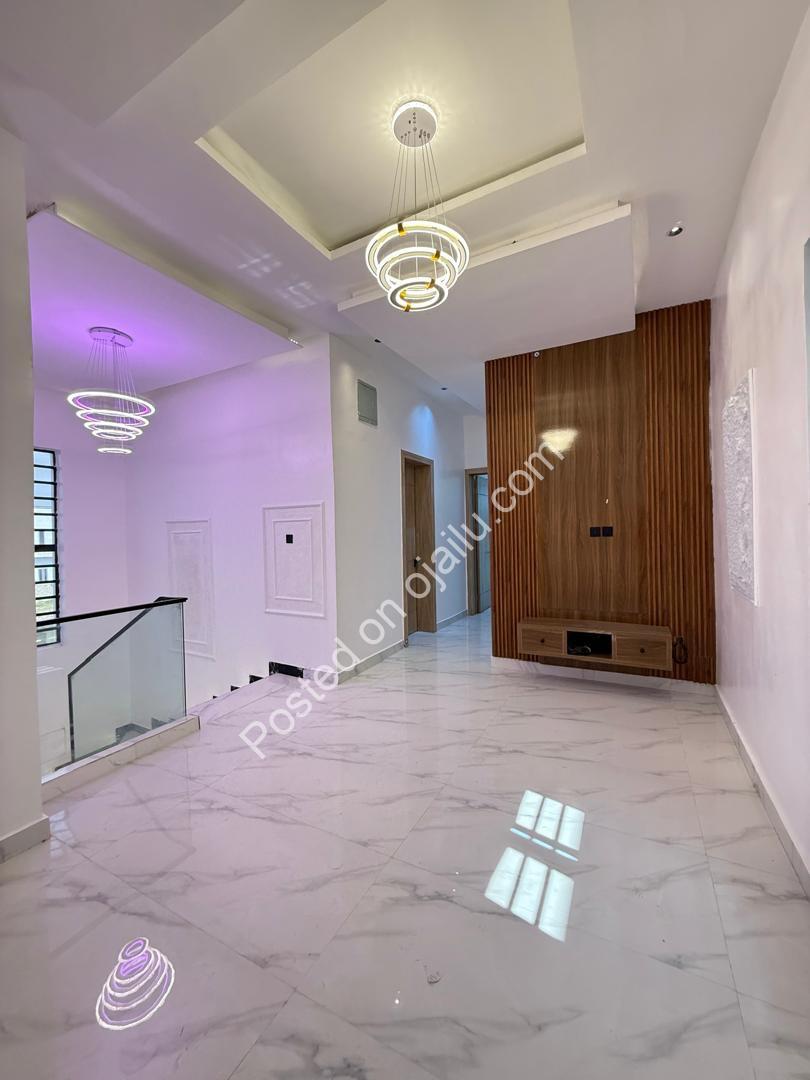 Lekki’s Elite 5-Bedroom Oasis with Pool