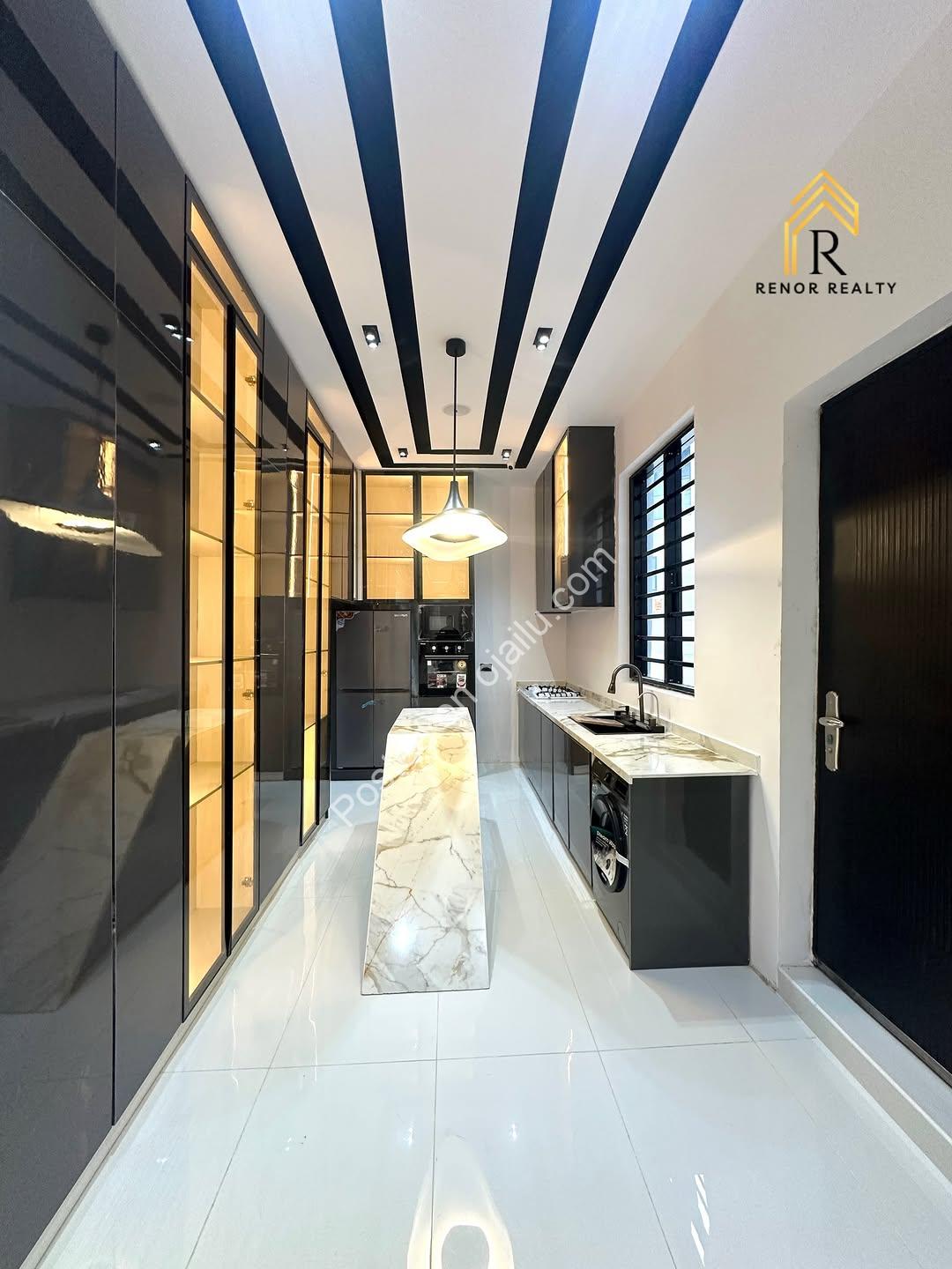 Sleek 5-Bedroom Haven with Resort-Style Pool in Ikota