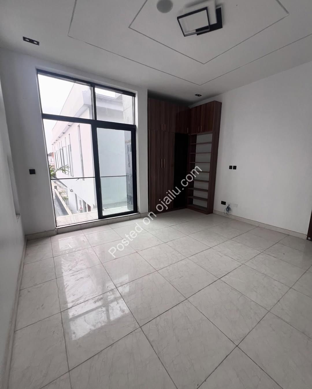 Spacious 4-Bedroom Duplex with En-Suite Bliss in Lekki