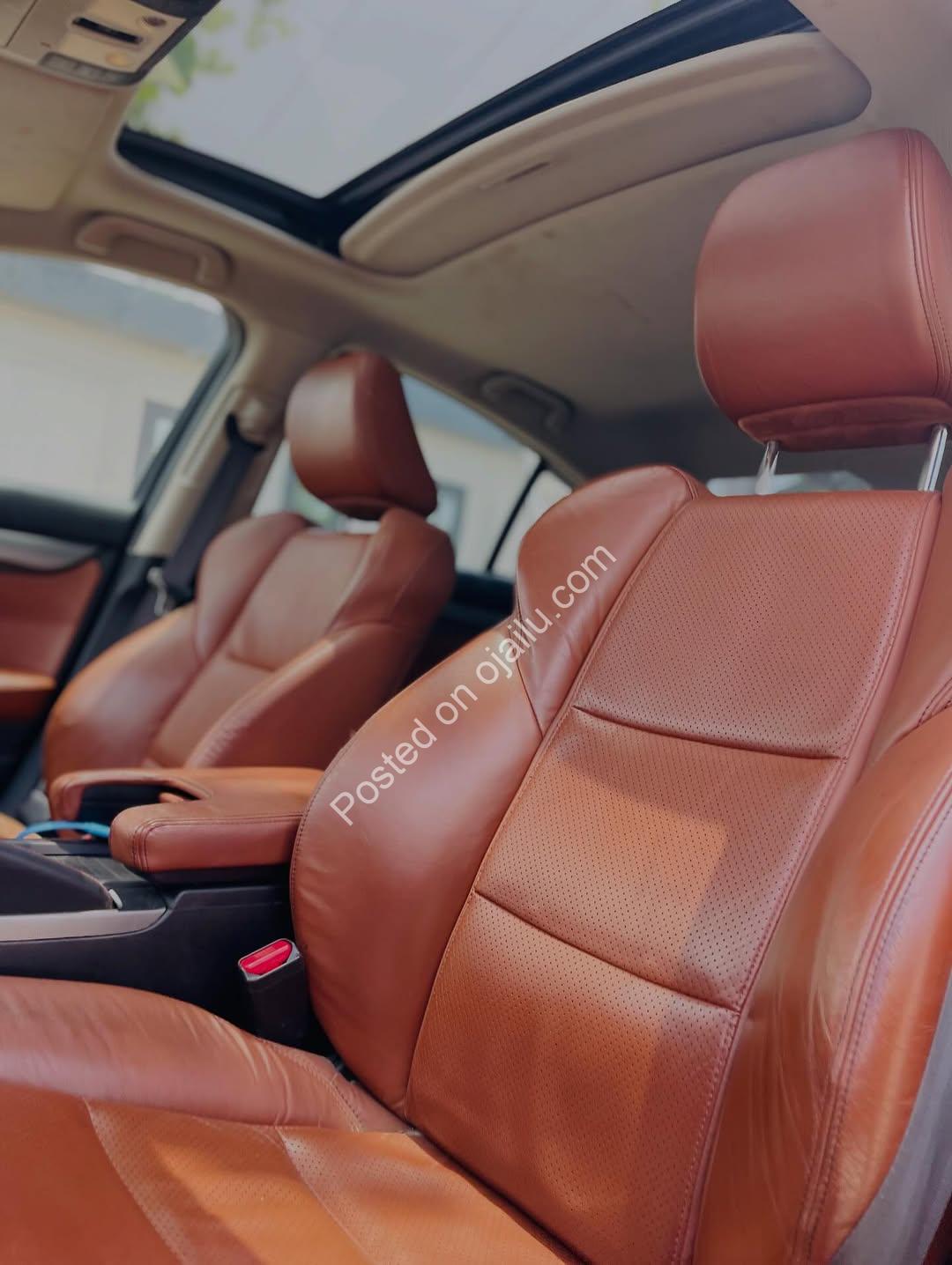 Luxury Lexus ES350: Keyless, Sunroof, Smooth Drive