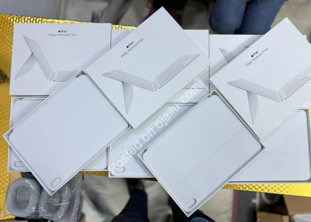 Unleash iPad Power: Magic Keyboard Folio – Sleek & Versatile