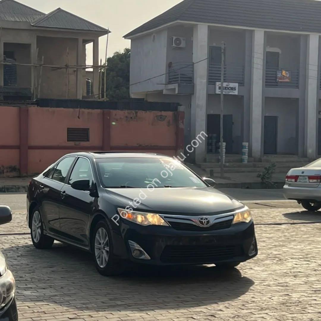 2013 Camry XLE: Luxury Loaded, Priced to Sell