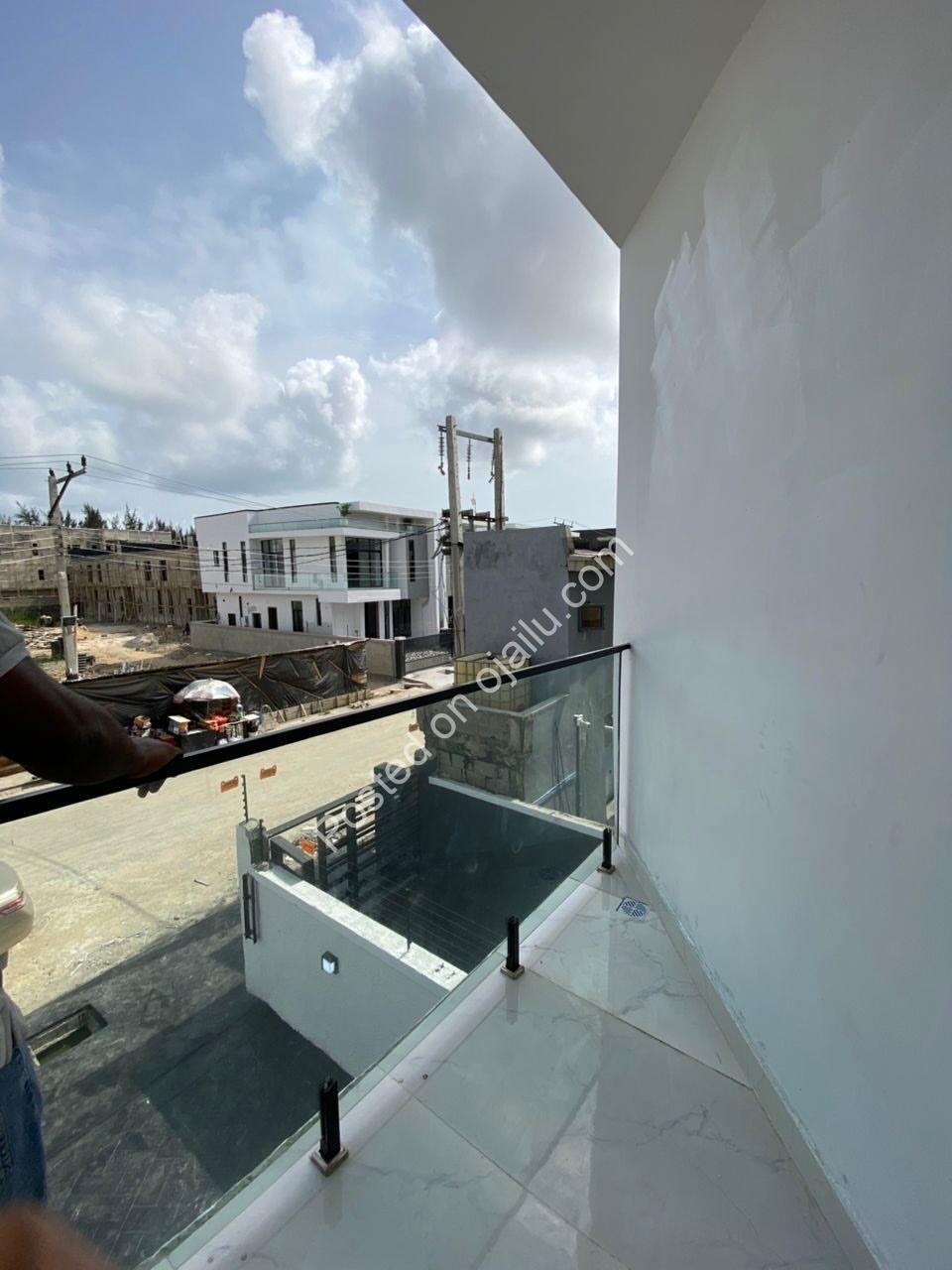 5-Bed Ensuite Haven: Modern Luxury in Ikota Gra