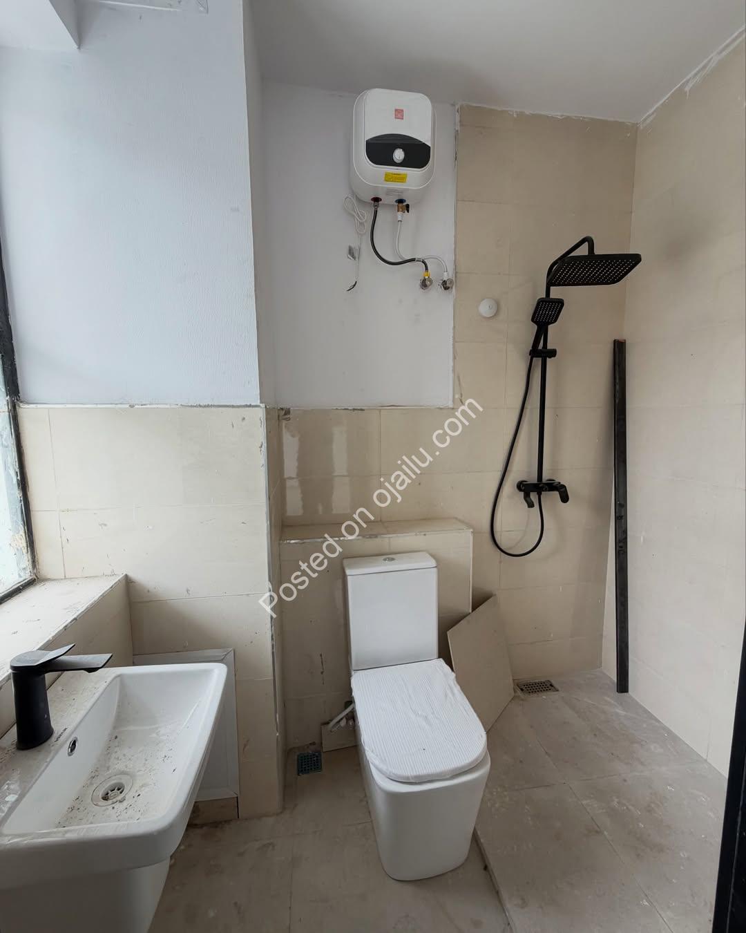 Elevator Maisonette: En-Suite Luxury in Lekki