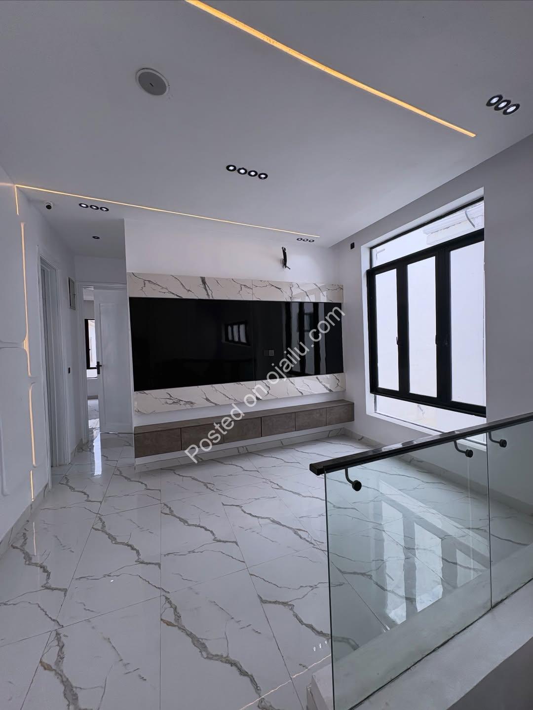 Dream Home Oasis: 4BR Duplex with Pool & BQ