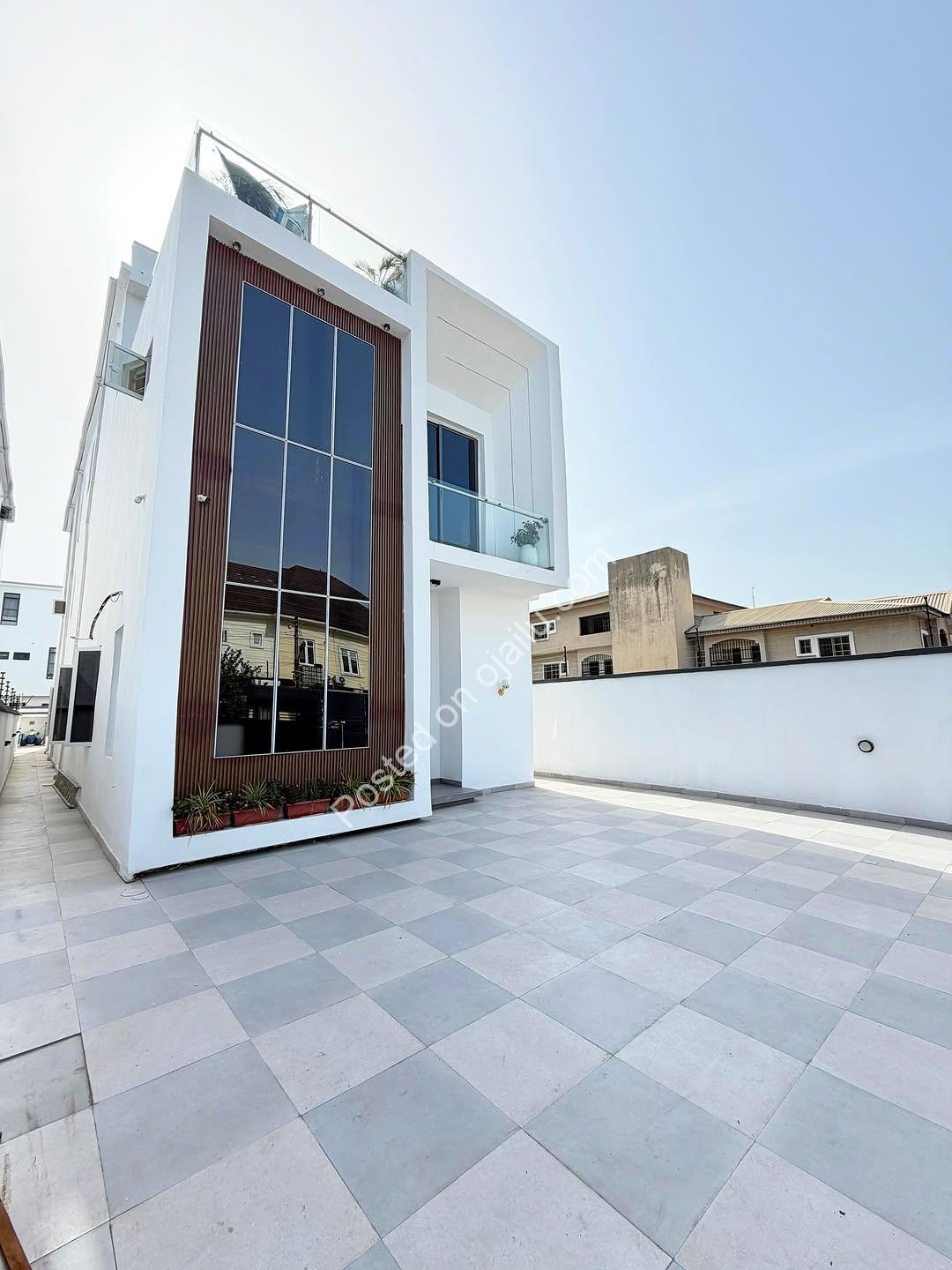 Elegant 5-Bedroom Duplex with Cinema & Pool in Lekki