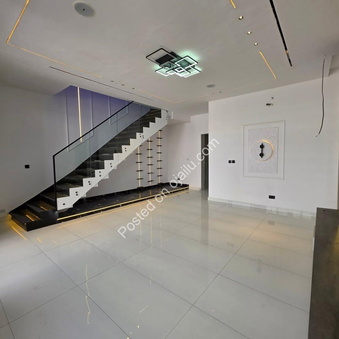 Smart 4-Bed Lekki Haven: Ensuite Luxury & BQ