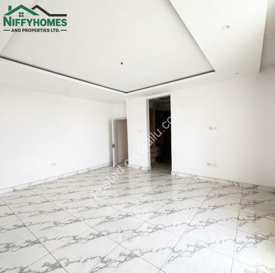 Spacious 4-Bed Duplex with Pool in Ologolo