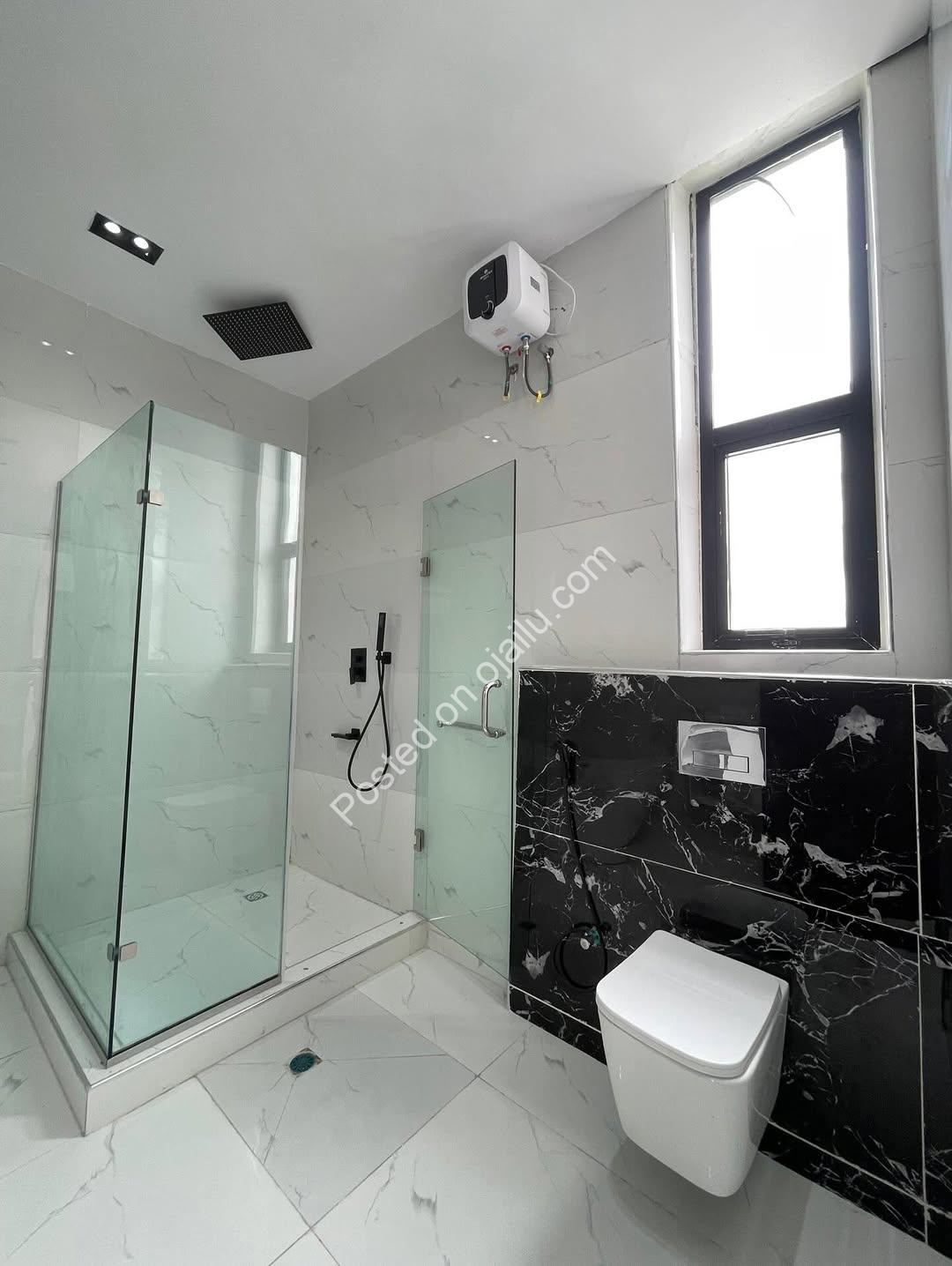 Stunning 5-Bedroom Duplex with Pool in Lekki