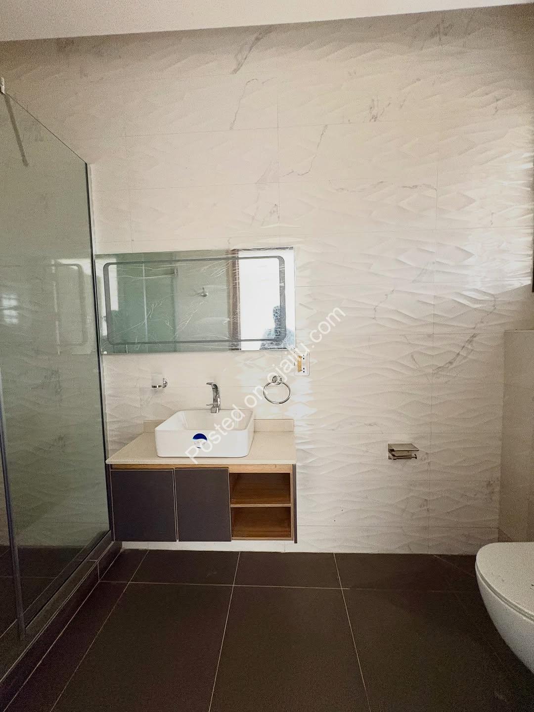 Ajah’s Ultimate Luxury Estate: 5-Bed Duplex with Pool & Penthouse