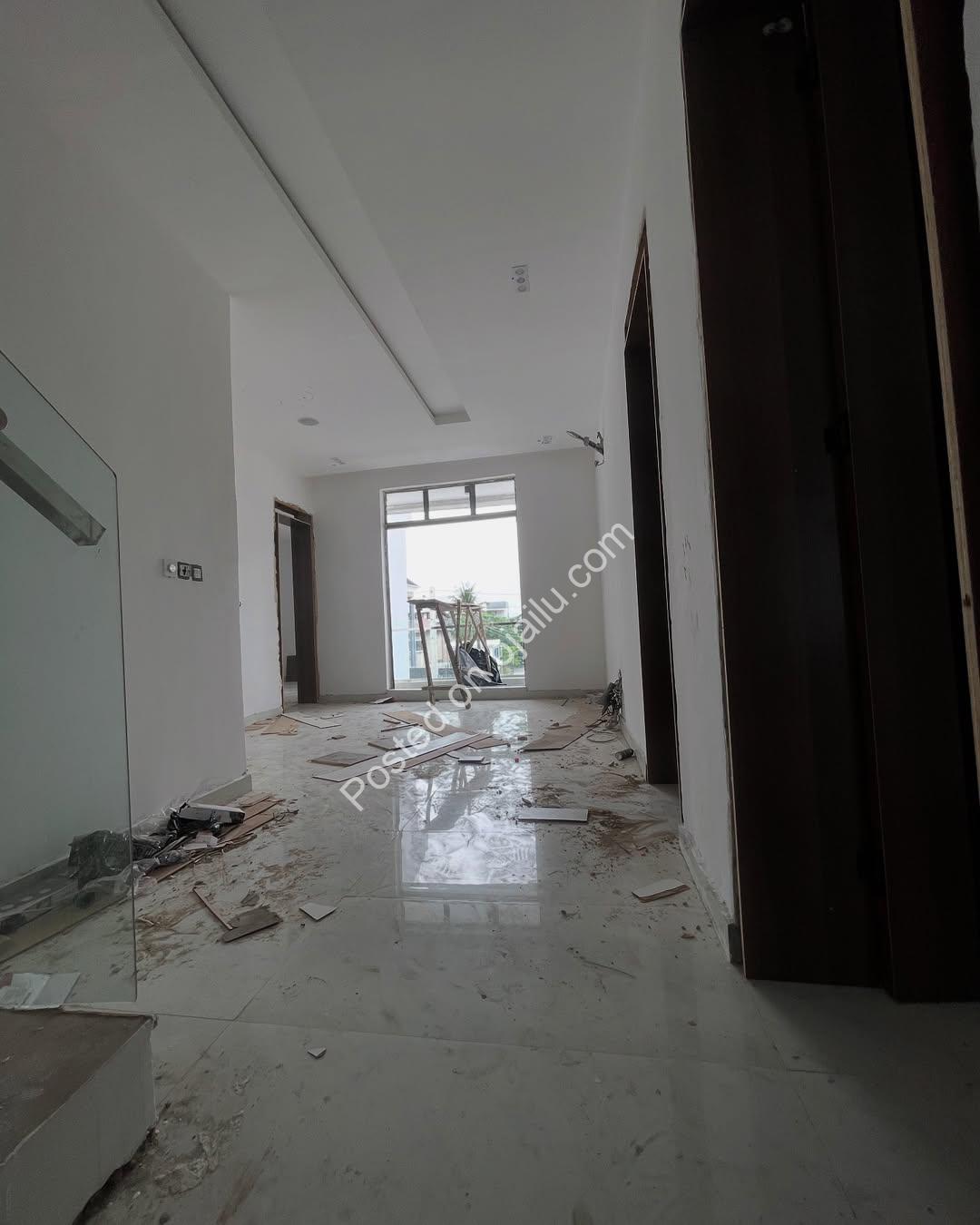 Opulent 5-Bed Duplex with Resort-Style Pool