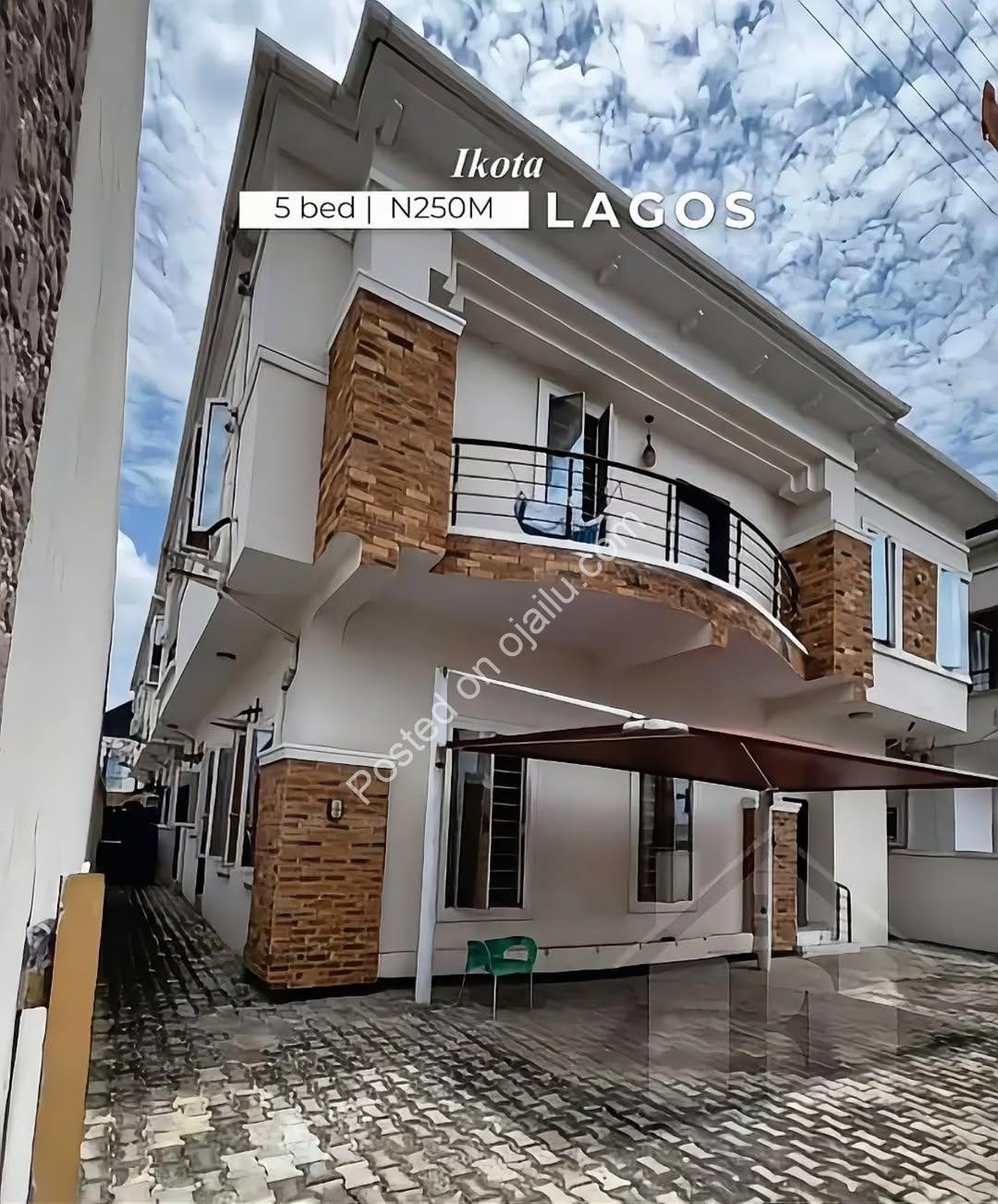 Spacious 5-Bedroom Duplex in Secure Ikota Estate