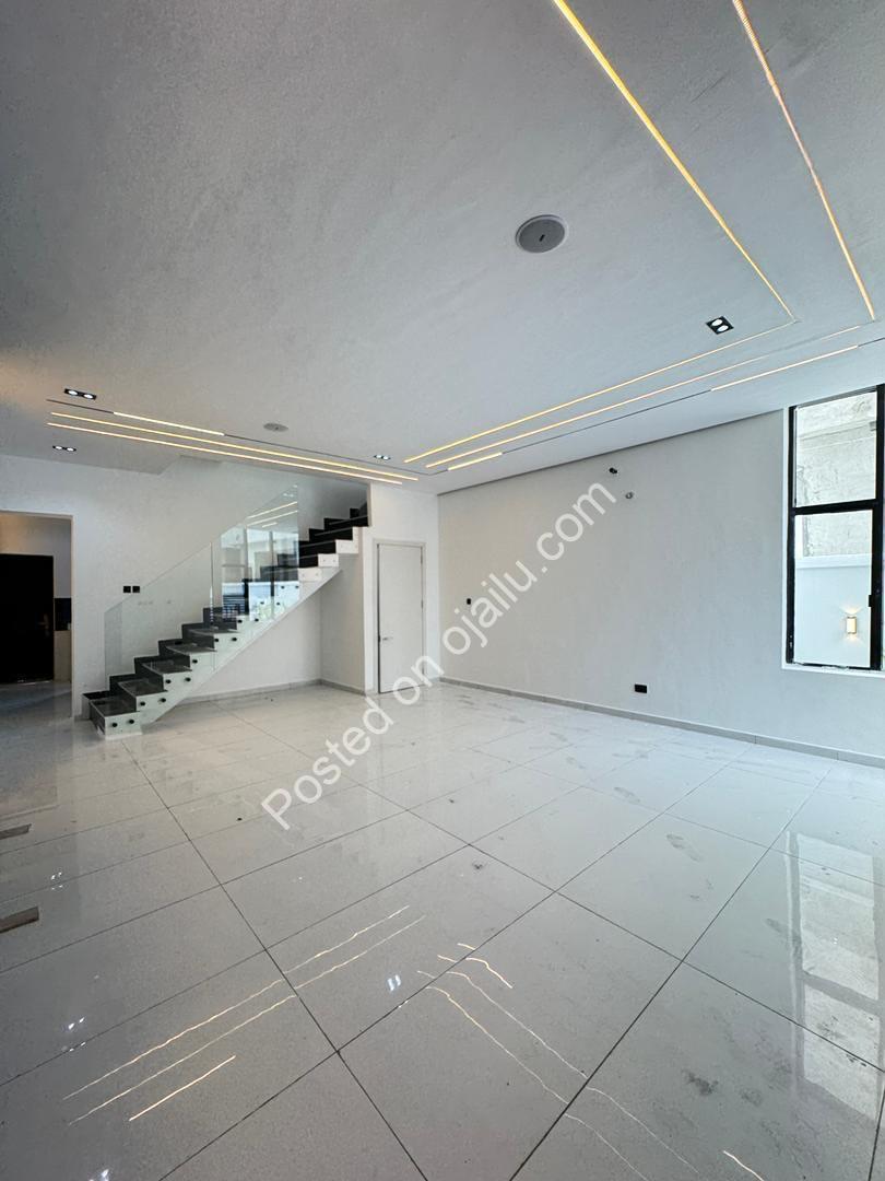 Lekki Luxury: 4-Bed Ensuite Duplex with BQ