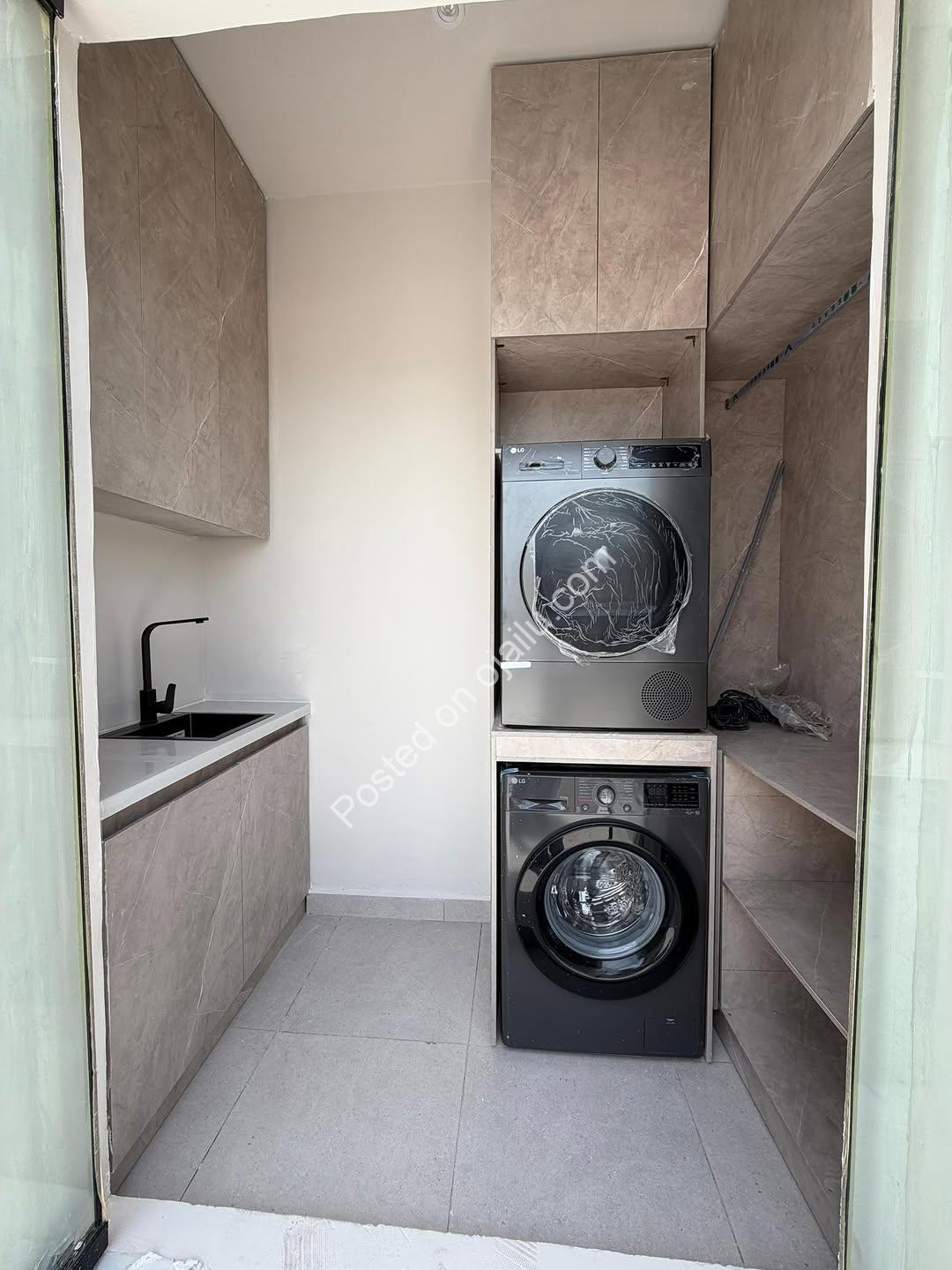 Lekki’s Elite Penthouse: Pool, Gym & Skyline Views