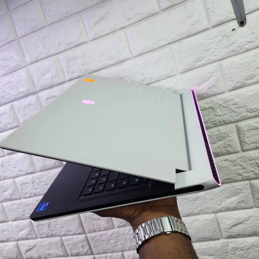 Alienware X15: QHD 240Hz Beast with RTX 3070