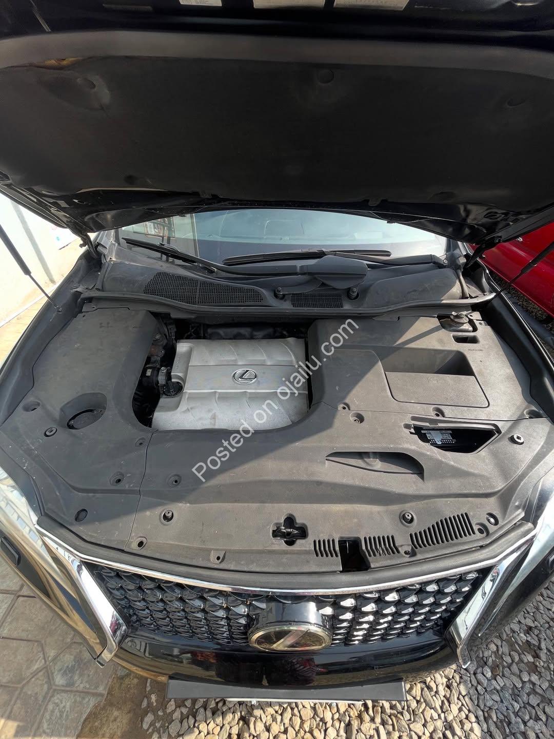 Head-Turning Lexus RX350: Full Option, Heads-Up Display