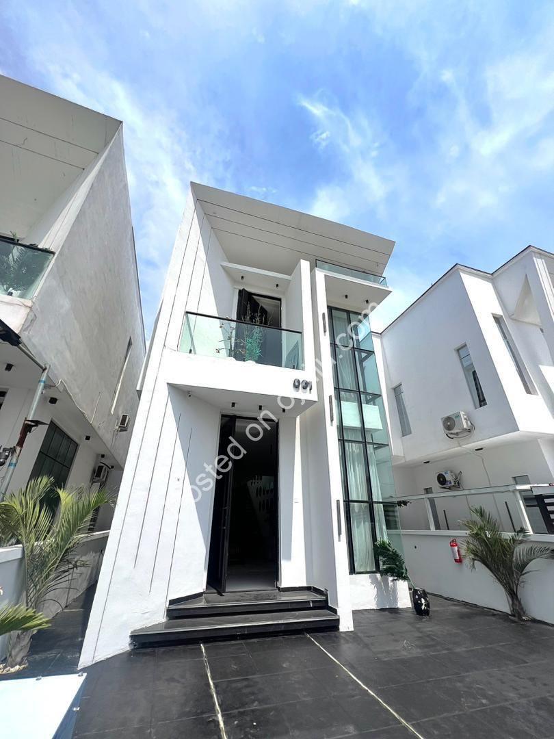 Lagos Luxury: 5-Bed Duplex with Pool & BQ